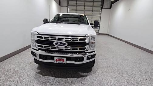 Oxford White 2023 Ford F-250 XLT