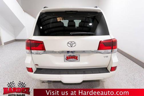 2018 Toyota Land Cruiser Base