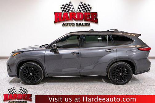 Magnetic Gray Metallic 2023 Toyota Highlander XSE