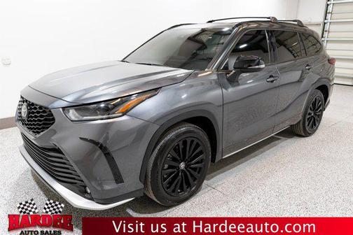 Magnetic Gray Metallic 2023 Toyota Highlander XSE