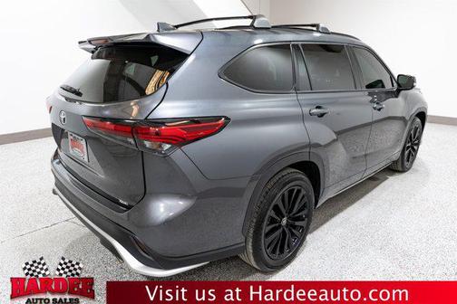 Magnetic Gray Metallic 2023 Toyota Highlander XSE