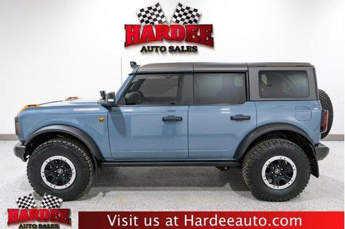 2023 Ford Bronco Badlands w/SASQUATCH PACKAGE