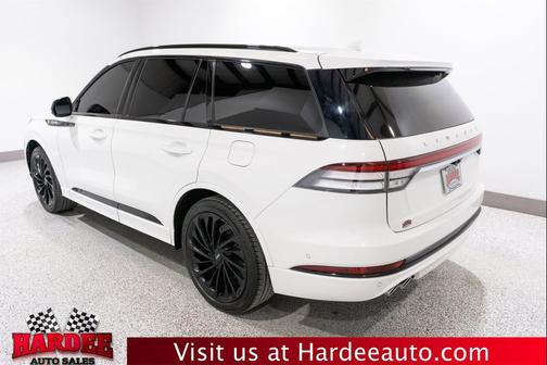 Pristine White Metallic Tri-Coat 2024 Lincoln Aviator Reserve