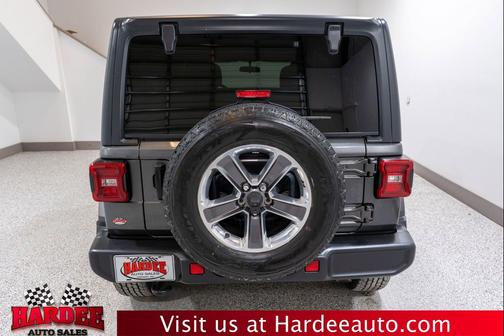Granite Crystal Metallic Clearcoat 2021 Jeep Wrangler Unlimited Sahara