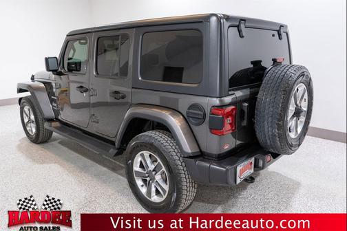 Granite Crystal Metallic Clearcoat 2021 Jeep Wrangler Unlimited Sahara