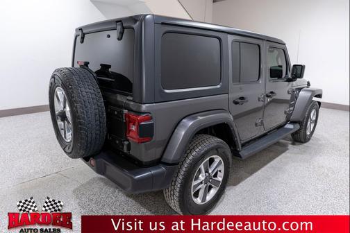 Granite Crystal Metallic Clearcoat 2021 Jeep Wrangler Unlimited Sahara