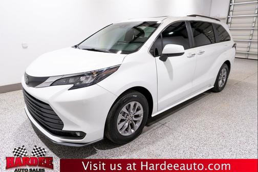 Wind Chill Pearl 2026 Toyota Sienna XLE