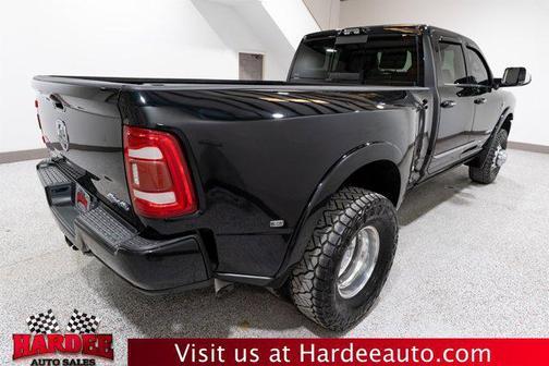 Diamond Black Crystal Pearlcoat 2021 RAM 3500 Limited Crew Cab 4x4 8' Box