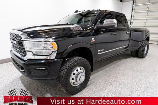 Diamond Black Crystal Pearlcoat 2021 RAM 3500 Limited Crew Cab 4x4 8' Box