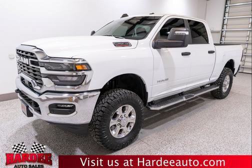 Bright White Clearcoat 2026 RAM 2500 Big Horn Crew Cab 4x4 6'4' Box