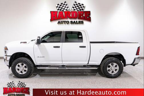 Bright White Clearcoat 2026 RAM 2500 Big Horn Crew Cab 4x4 6'4' Box