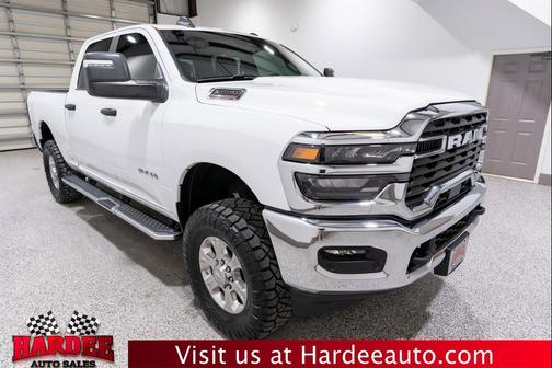 Bright White Clearcoat 2026 RAM 2500 Big Horn Crew Cab 4x4 6'4' Box