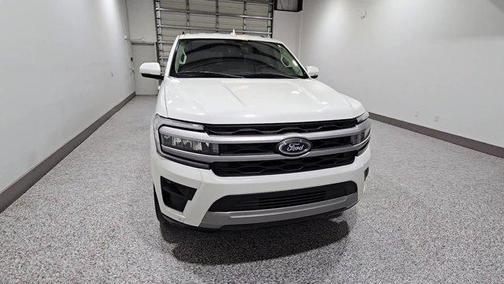 Star White Metallic Tri-Coat 2022 Ford Expedition Max XLT