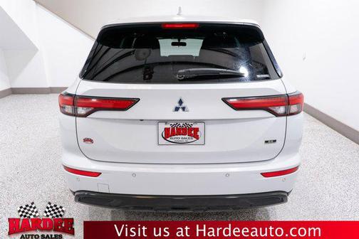 White Diamond 2023 Mitsubishi Outlander SE Black Edition S-AWC