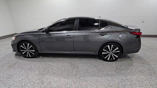 2022 Nissan Altima SR FWD