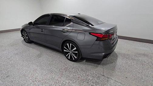 2022 Nissan Altima SR FWD