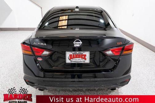 Super Black 2025 Nissan Altima SR FWD
