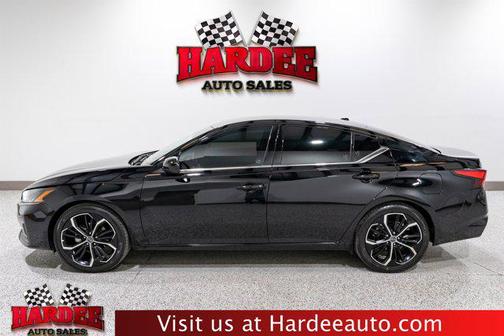 Super Black 2025 Nissan Altima SR FWD