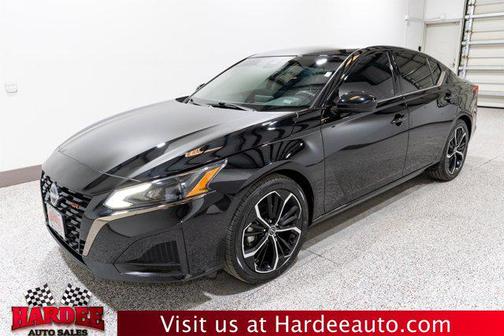 Super Black 2025 Nissan Altima SR FWD