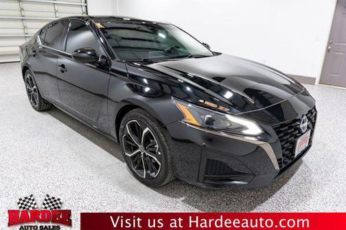 Super Black 2025 Nissan Altima SR FWD