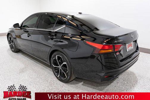 Super Black 2025 Nissan Altima SR FWD