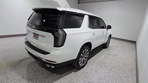 Iridescent Pearl Tricoat 2025 Chevrolet Tahoe High Country