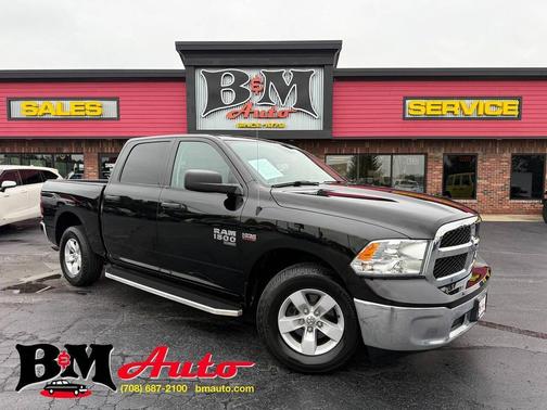 Diamond Black Crystal Pearlcoat 2019 RAM 1500 Tradesman
