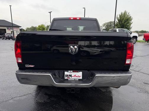 Diamond Black Crystal Pearlcoat 2019 RAM 1500 Tradesman