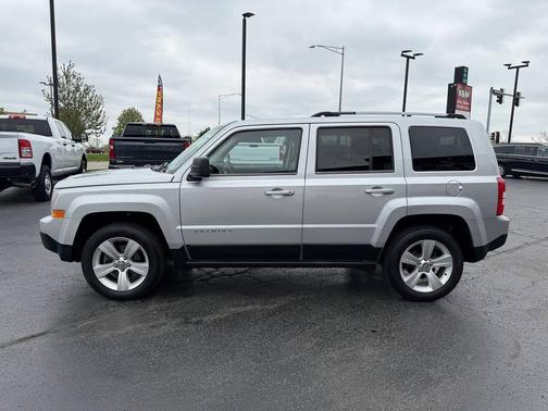 Bright Silver Metallic Clearcoat 2011 Jeep Patriot Latitude X