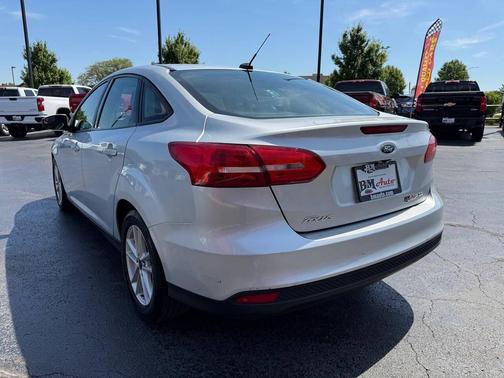 Ingot Silver 2018 Ford Focus SE