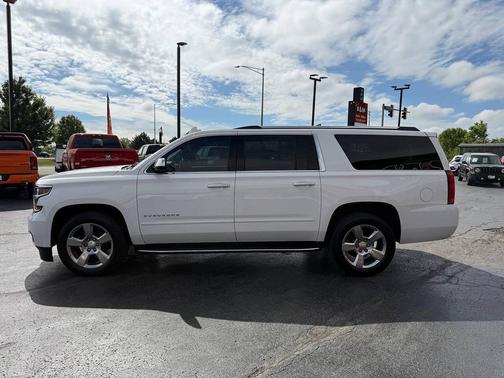 Summit White 2019 Chevrolet Suburban Premier