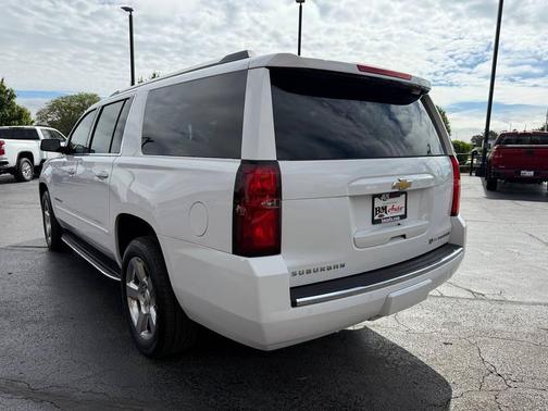 Summit White 2019 Chevrolet Suburban Premier