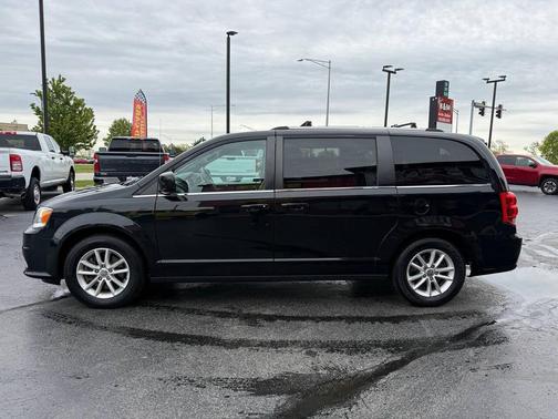 Black Onyx Crystal Pearlcoat 2019 Dodge Grand Caravan SXT