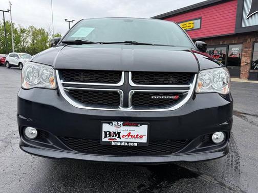 Black Onyx Crystal Pearlcoat 2019 Dodge Grand Caravan SXT