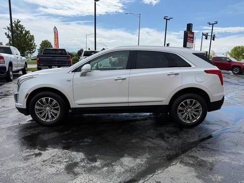 Crystal White Tricoat 2017 Cadillac XT5 Luxury