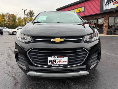 Mosaic Black Metallic 2020 Chevrolet Trax LT