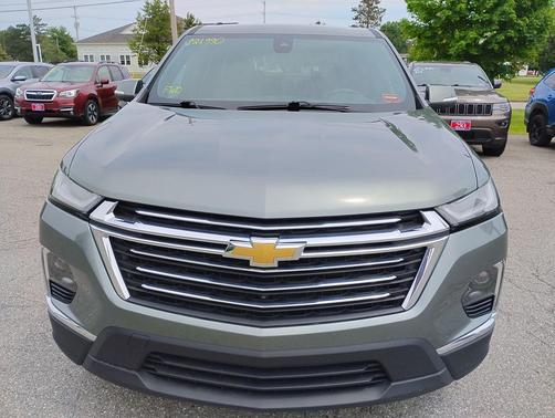 Green 2022 Chevrolet Traverse LT Cloth