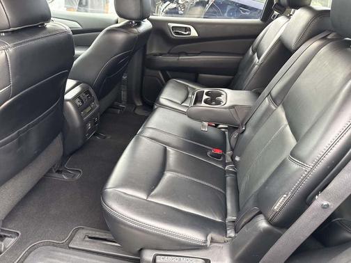 Magnetic Black 2018 Nissan Pathfinder SL