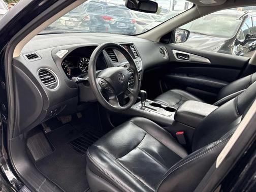 Magnetic Black 2018 Nissan Pathfinder SL