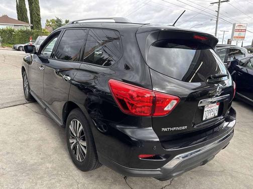 Magnetic Black 2018 Nissan Pathfinder SL
