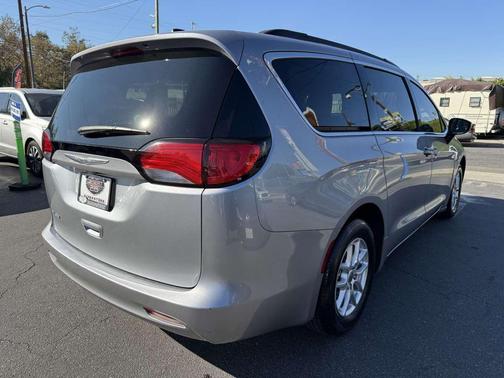 2021 Chrysler Voyager LXI