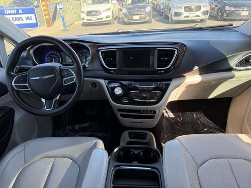 2021 Chrysler Voyager LXI