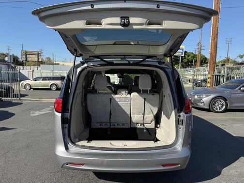 2021 Chrysler Voyager LXI