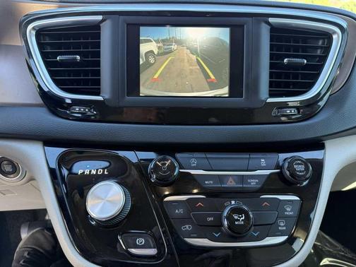 2021 Chrysler Voyager LXI