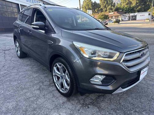 White Platinum Metallic Tri-Coat 2017 Ford Escape Titanium