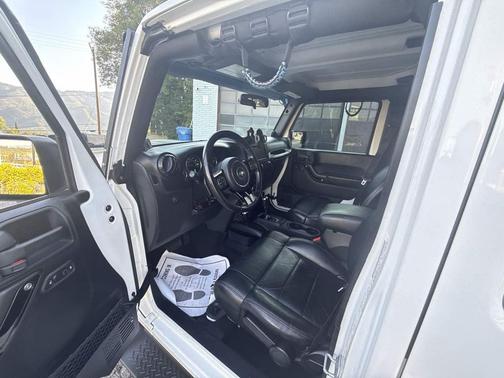 Bright White Clearcoat 2012 Jeep Wrangler Unlimited Altitude