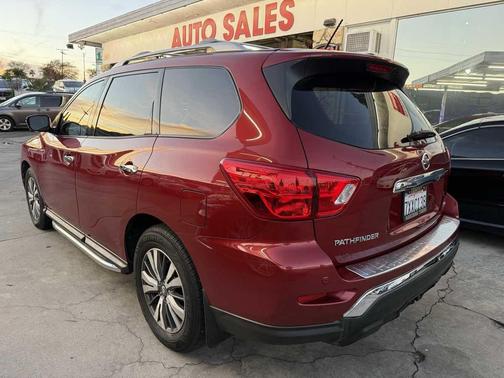 2017 Nissan Pathfinder SL