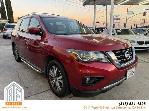 2017 Nissan Pathfinder SL