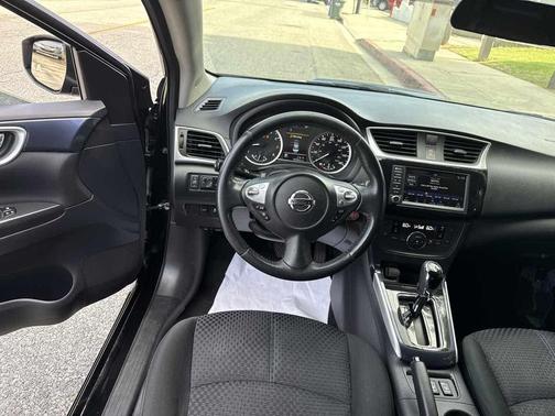 Super Black 2019 Nissan Sentra SR