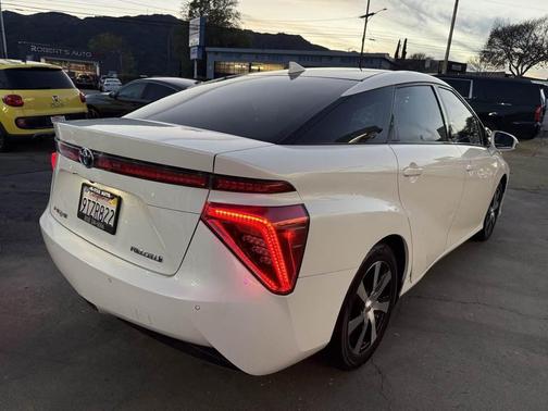 2017 Toyota Mirai Base